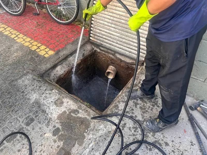 Atendimento em área alagada - Doutor Esgoto
