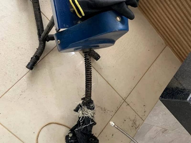 Limpeza de caixa de inspeção - Doutor Esgoto
